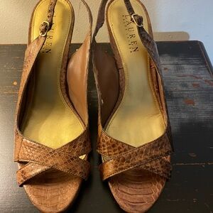 Snake skin heel done shedding interior. Fair condition. See photos.